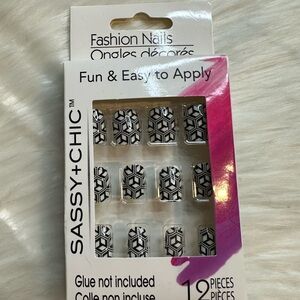 🩷5/$10 Sassy + Chic Black and White Geometric Press-On Nails